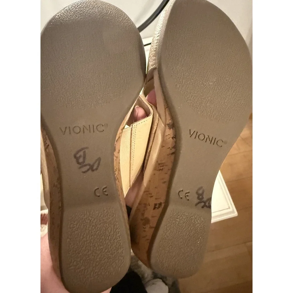 Vionic Leather Leticia Beige Slide Sandals Wedge Orthopedic Sz‎ 10 Semolina New - Picture 8 of 9